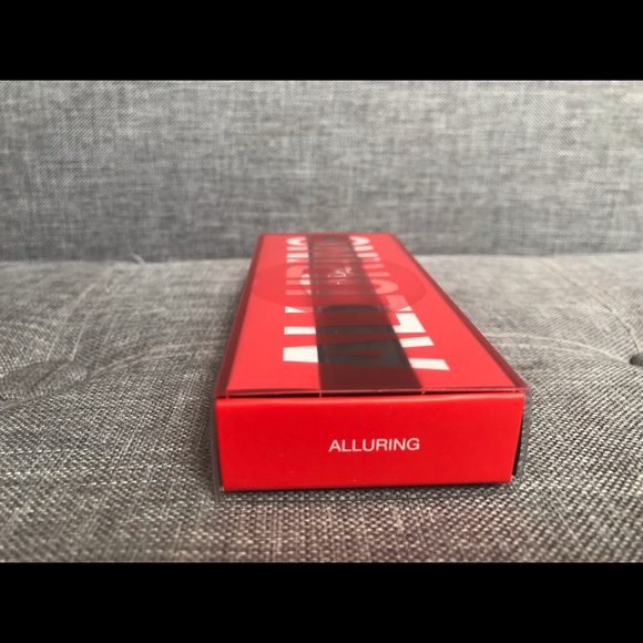 Huda Beauty Liquid Matte Lipstick in Alluring NIB - Picture 6 of 8